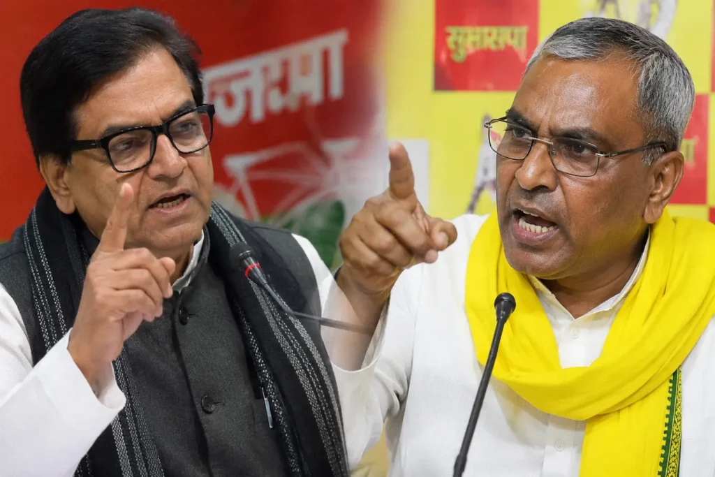 प्रेस वार्ता के दौरान समाजवादी पार्टी के नेता रामगोपाल यादव और सुभासपा प्रमुख ओम प्रकाश राजभर से जुड़ा सांकेतिक चित्र।