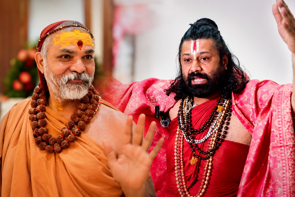 आशुतोष ब्रह्मचारी, रामभद्राचार्य महाराज और स्वामी अविमुक्तेश्वरानंद से जुड़ा विवाद।