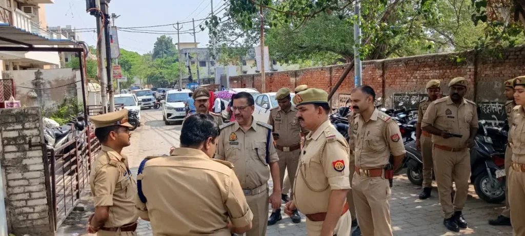 कानपुर में TGT परीक्षा 2026 से पहले DCP साउथ दीपेंद्र नाथ चौधरी द्वारा परीक्षा केंद्र की सुरक्षा व्यवस्था का निरीक्षण