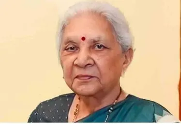 AKTU के 24वें दीक्षांत समारोह में छात्रों को संबोधित करती उत्तर प्रदेश की राज्यपाल आनंदीबेन पटेल।