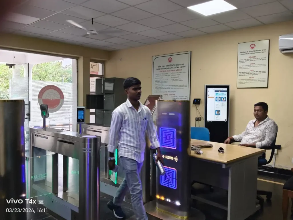 CSJMU सेंट्रल लाइब्रेरी में RFID तकनीक और स्मार्ट सेल्फ-सर्विस कियोस्क
