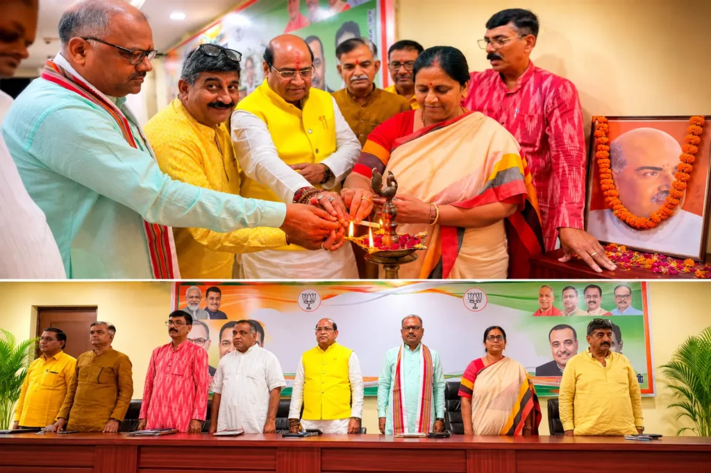 कानपुर में भाजपा की संगठनात्मक बैठक में 2027 विधानसभा चुनाव की रणनीति पर चर्चा करते पार्टी पदाधिकारी।
