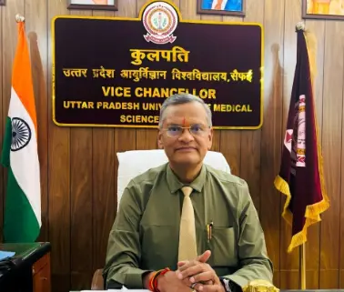 UPUMS सैफई में GeM पोर्टल पर डिजिटल खरीद प्रक्रिया का प्रशिक्षण लेते चिकित्सक और कर्मचारी।