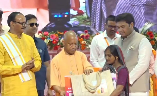 उत्तर प्रदेश में रसोइयों के मानदेय में 50 फीसदी बढ़ोतरी, कैशलेस इलाज और दुर्घटना सहायता की घोषणा से जुड़ी सांकेतिक तस्वीर