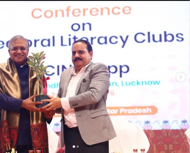 लखनऊ में छात्रों से संवाद करते मुख्य चुनाव आयुक्त ज्ञानेश कुमार और EVM की सुरक्षा पर चर्चा