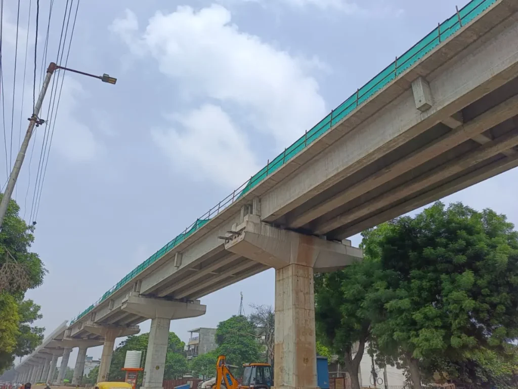 कानपुर मेट्रो कॉरिडोर-2 के निर्माण के लिए तैयार किए गए आई-गर्डर और नौबस्ता कास्टिंग यार्ड