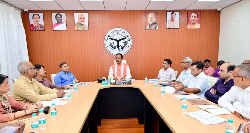 केशव प्रसाद मौर्य की ग्राम्य विकास विभाग की समीक्षा बैठक में ग्रामीण योजनाओं पर चर्चा