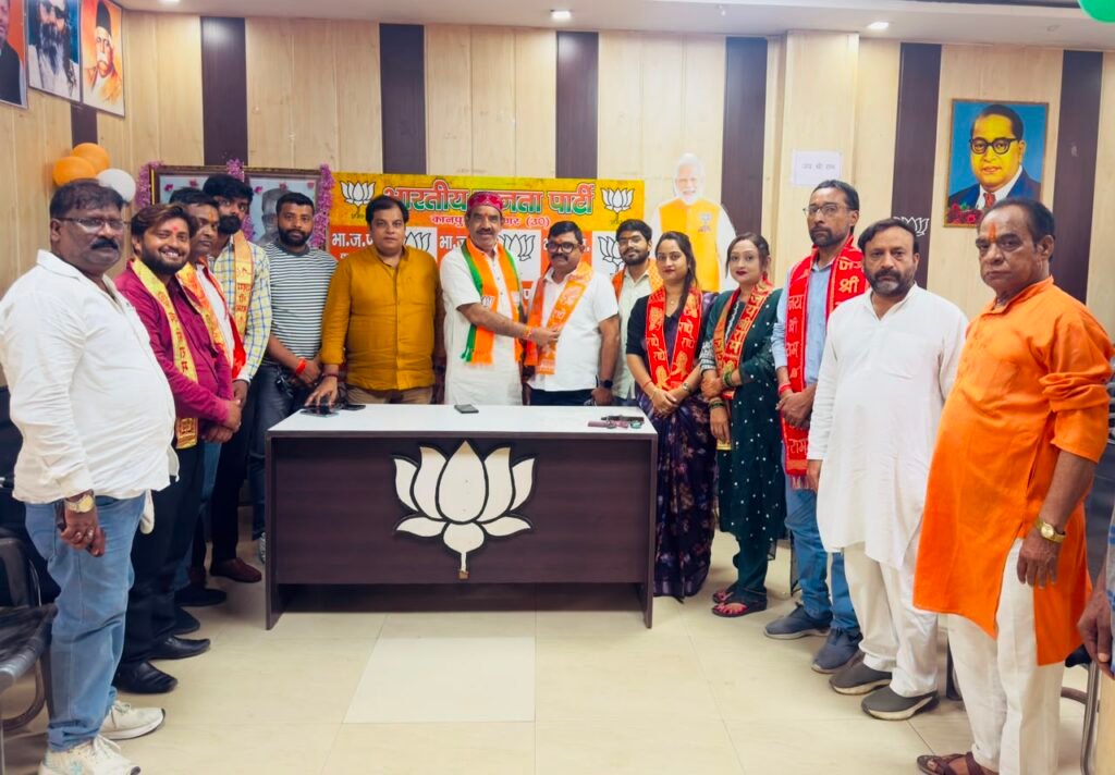 तिरंगा चैम्पियनशिप में सफलता पर भाजपा कानपुर उत्तर की सोशल मीडिया टीम का सम्मान