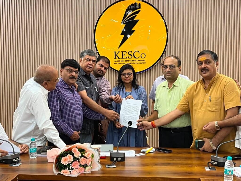 कानपुर में केस्को बिजली नेटवर्क सुधार और औद्योगिक क्षेत्रों की बिजली समस्याओं को लेकर समीक्षा बैठक