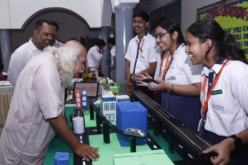 कानपुर के टेक-ओ-इनोवा विज्ञान प्रदर्शनी में छात्रों ने AI रोबोटिक्स और साइंस मॉडल प्रस्तुत किए