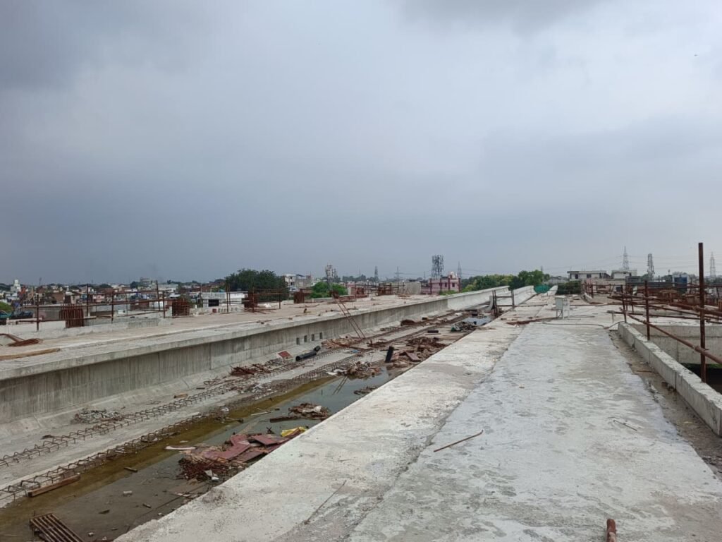 कानपुर मेट्रो कॉरिडोर-2 के बर्रा-8 और शास्त्री चौक स्टेशन पर प्लेटफॉर्म निर्माण