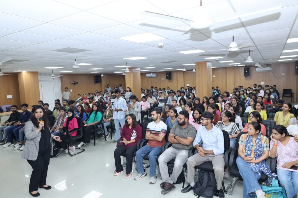 CSJMU में ‘बियॉन्ड द क्लासरूम-स्किल्स फॉर सक्सेस’ कार्यक्रम में छात्रों को सॉफ्ट स्किल्स की ट्रेनिंग