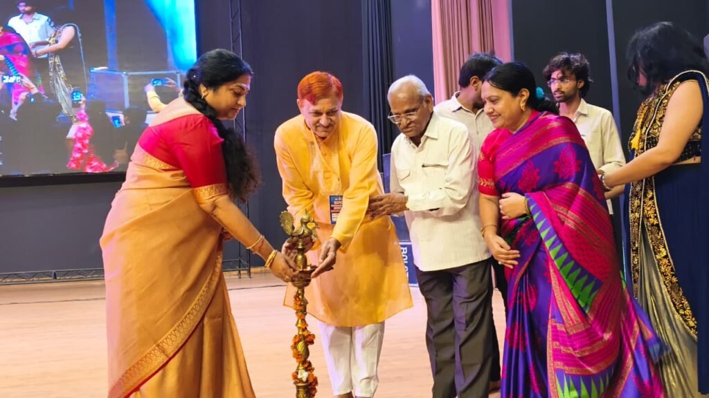 उत्तर प्रदेश ज्ञान सभा में शिक्षा को रोजगार से जोड़ने का खाका तैयार किया गया। कौशल विकास, तकनीकी शिक्षा और उद्योग आधारित प्रशिक्षण पर जोर दिया गया।