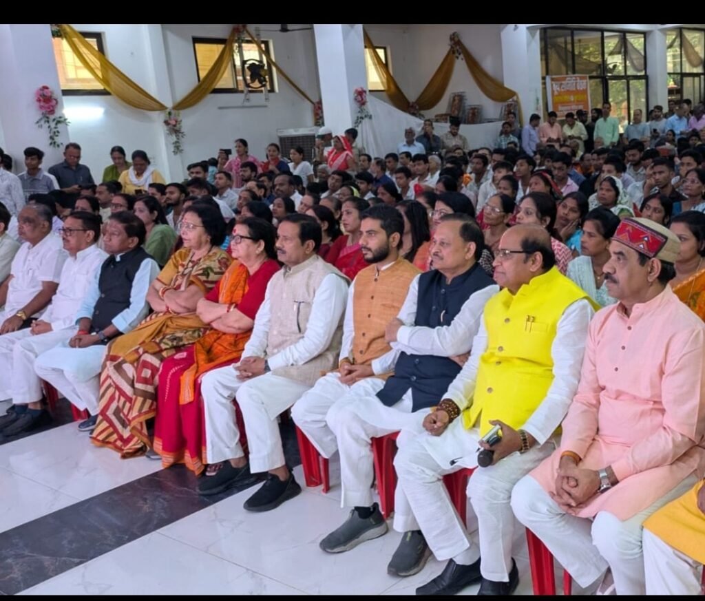 कानपुर में पीएम मोदी की ‘मन की बात’ 1281 बूथों पर सुनी गई। गोविंद नगर में बड़ी स्क्रीन पर लाइव प्रसारण हुआ, जिसमें युवा, महिलाएं और छात्र शामिल हुए।