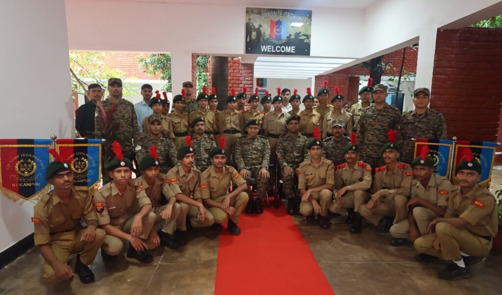 IIT कानपुर की NCC यूनिट के वार्षिक निरीक्षण के दौरान कैडेटों के प्रशिक्षण और ड्रिल की समीक्षा