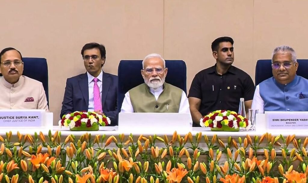 PM मोदी ने कहा कि भारत का प्रति व्यक्ति कार्बन उत्सर्जन वैश्विक औसत के आधे से कम है। NGT सम्मेलन में जलवायु न्याय और वैश्विक सहयोग पर जोर दिया।