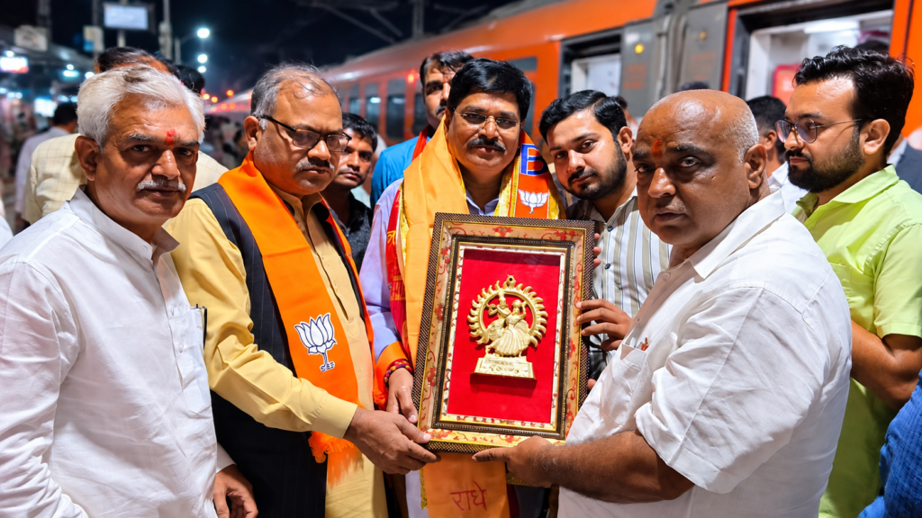 कानपुर-बुंदेलखंड क्षेत्रीय कार्यालय में भाजपा के प्रदेश सह प्रभारी जगदीश ईश्वर भाई पटेल की संगठनात्मक बैठकों से पहले चुनावी तैयारियों की समीक्षा